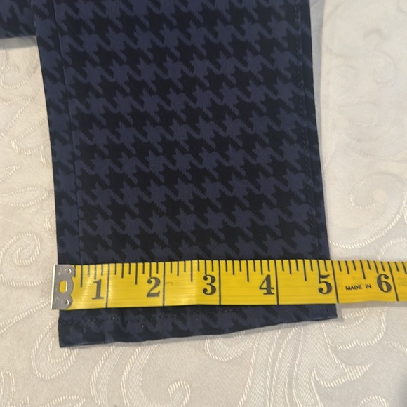 AG “Farrah” Mid-rise Skinny Jeans. Size 26 - Picture 15 of 15